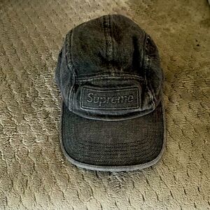 Supreme camp hat. OS. Jean like material. Black/grey.